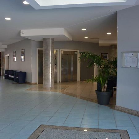 Appartement T2 De Standing Au Pied Des Plages Golfe-Juan Kültér fotó
