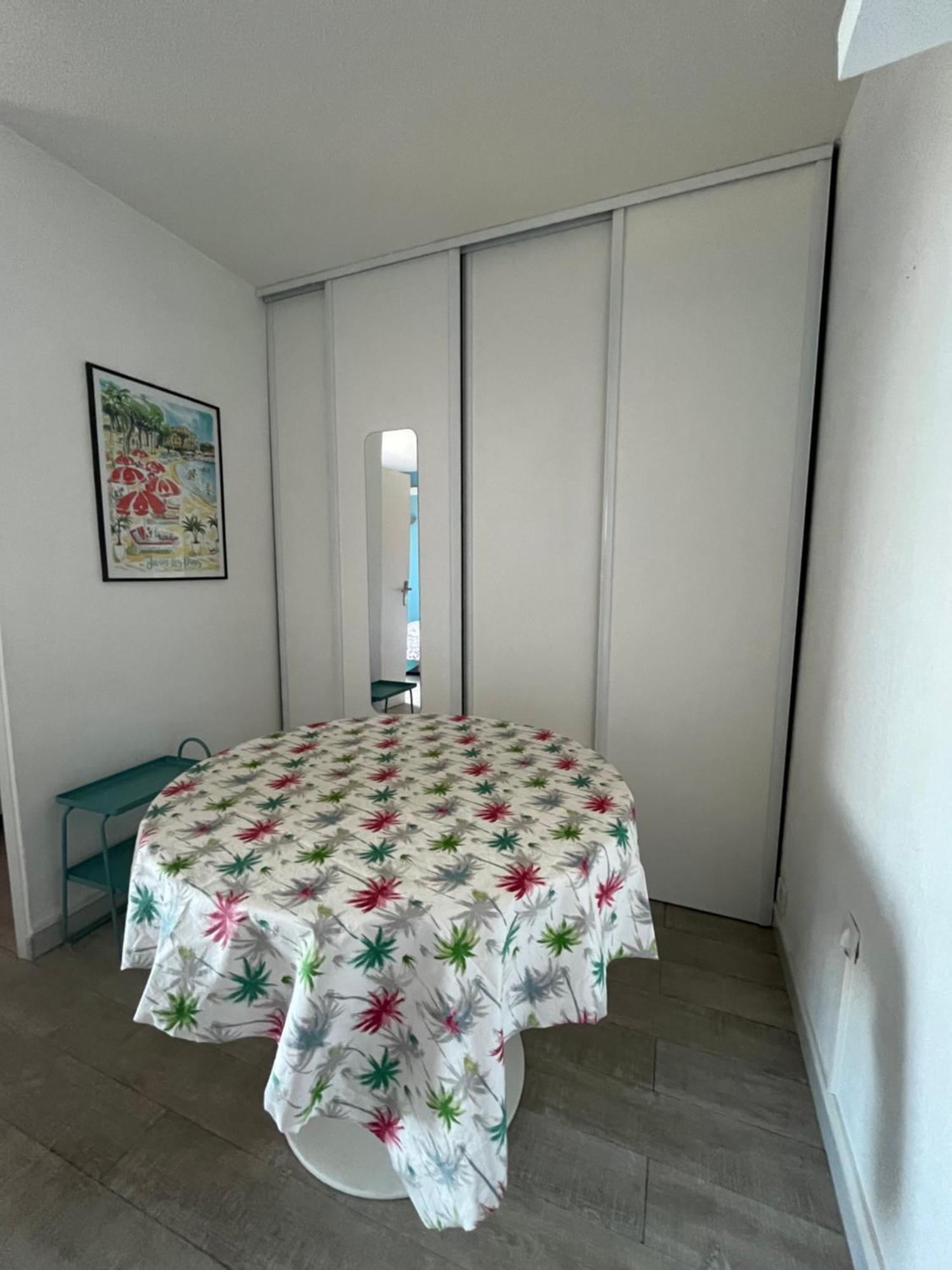 Appartement T2 De Standing Au Pied Des Plages Golfe-Juan Kültér fotó