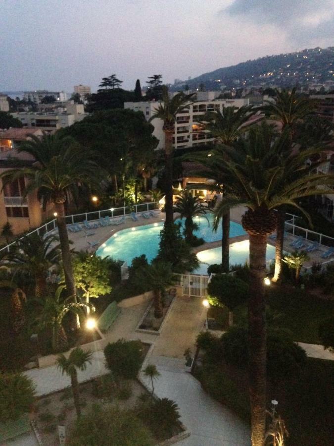 Appartement T2 De Standing Au Pied Des Plages Golfe-Juan Kültér fotó