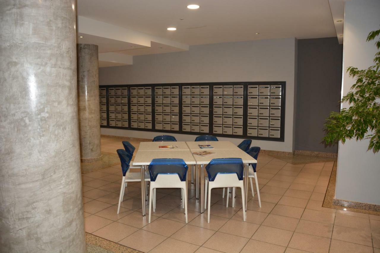 Appartement T2 De Standing Au Pied Des Plages Golfe-Juan Kültér fotó